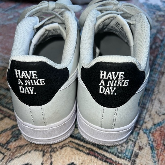 Nike Air Force 1 LV8 - Picture 5 of 8